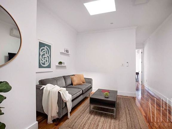 3rd image of 336 E 117th St #4C