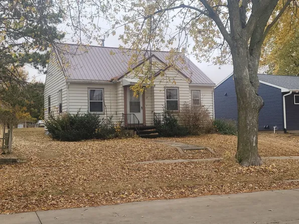 29 6th Ave SE, Oelwein, IA 50662