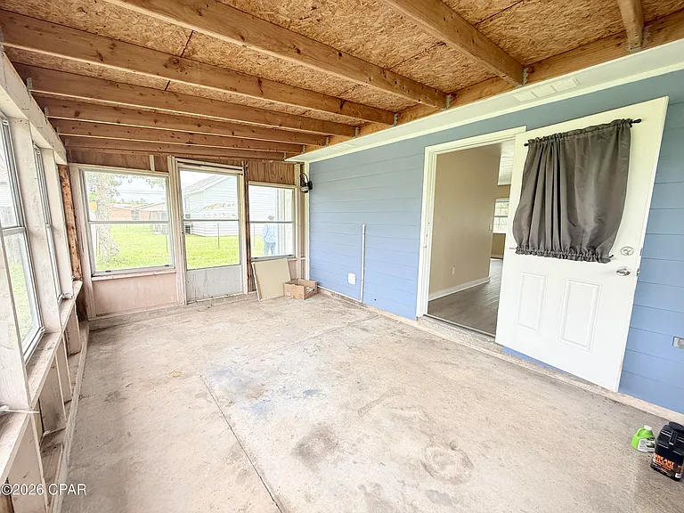 175 N Berthe Ave — Photo 37