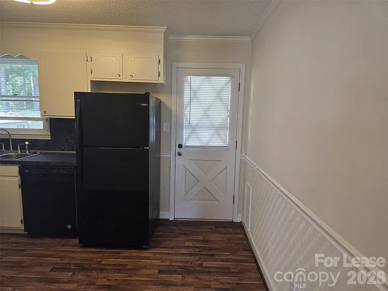 411 Town St — Photo 5