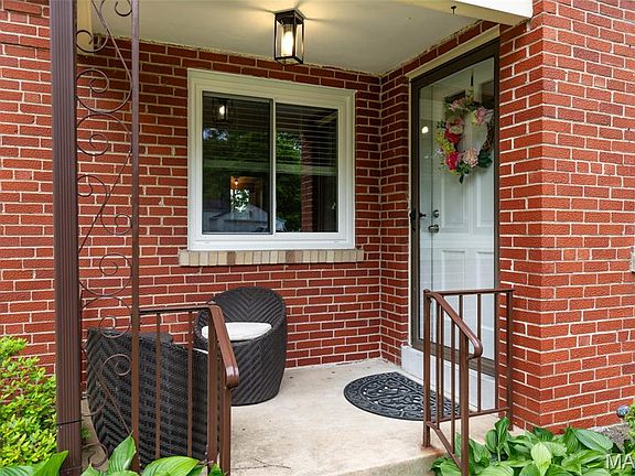 2nd image of 664 Deerhurst Dr