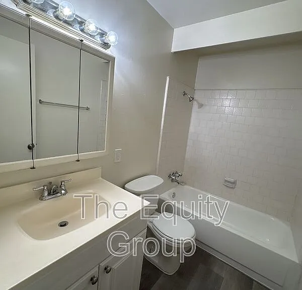 402 N West St — Photo 15
