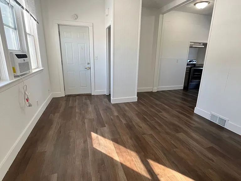 313 N Minnesota Ave — Photo 3