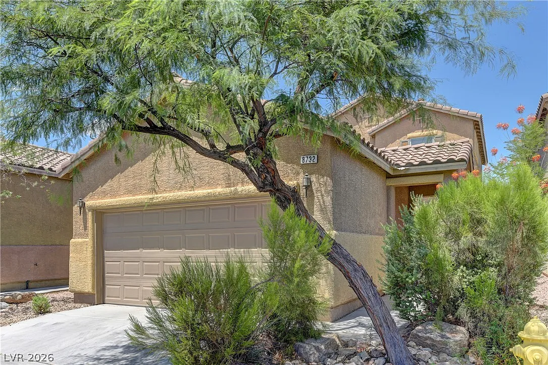 2 bed, 2.5 bath, 1471 sqft, $1,955 — Photo 1