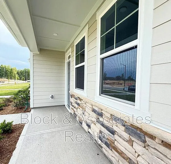 304 Marmalade Sky Ln — Photo 2