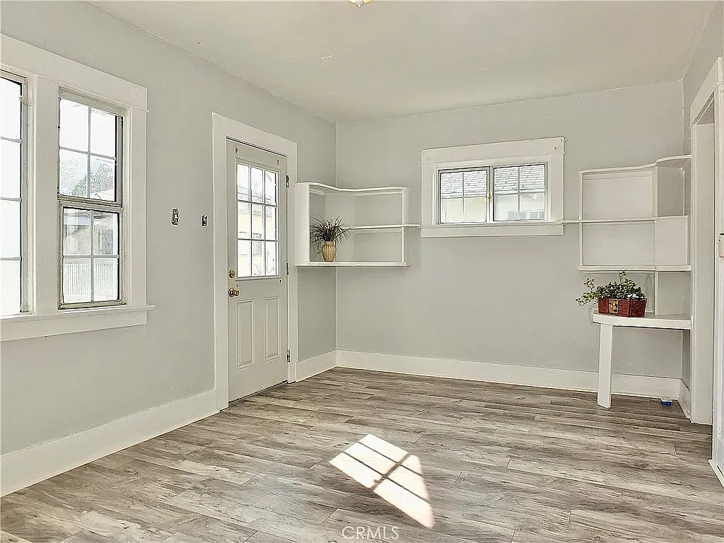5886 Myrtle Ave — Photo 4