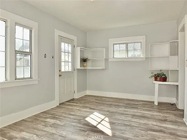 5886 Myrtle Ave #1/2 — Photo 4