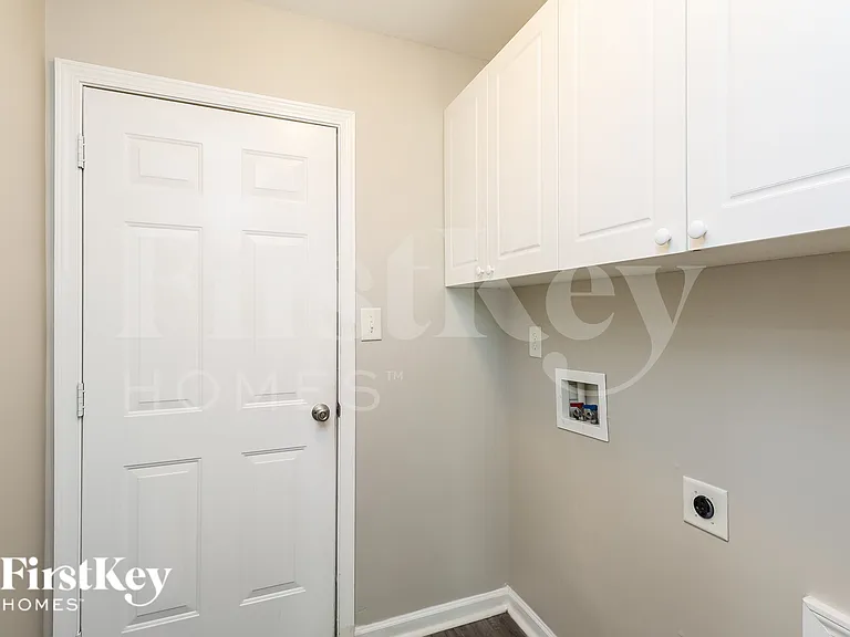 7307 Woodbourne Ln — Photo 17