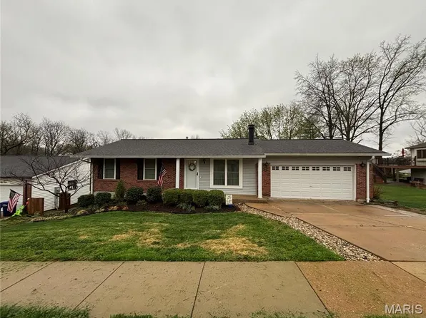 2642 Blackforest Dr, Saint Louis, MO 63129