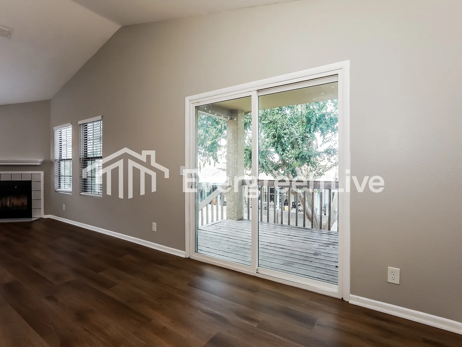 4 bed, 2.0 bath, 2040 sqft, $2,495 — Photo 3
