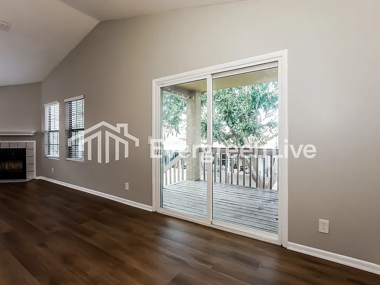 921 S Val Vista Dr — Photo 3