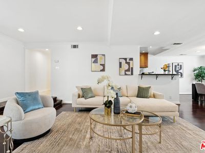 321 N Oakhurst Dr APT 203, Beverly Hills, CA, 90210