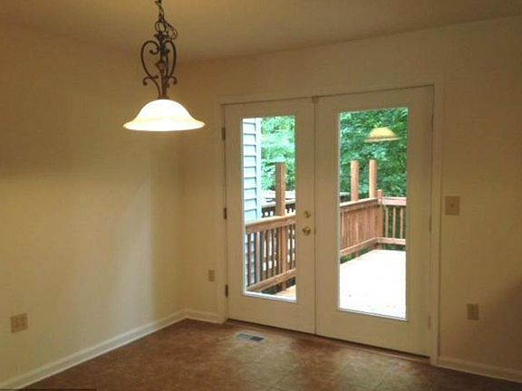 3rd image of 1300 Farley Ct S