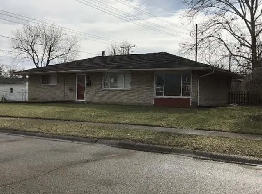 210 Savoy Ave photo 1