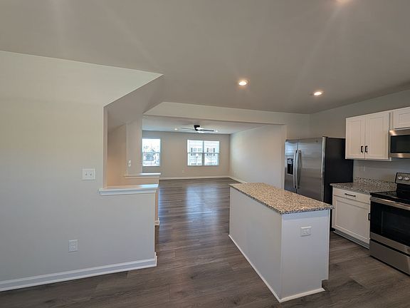 3rd image of 2059 Langer St
