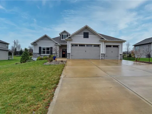 23911 W 70th Ter, Shawnee, KS 66226