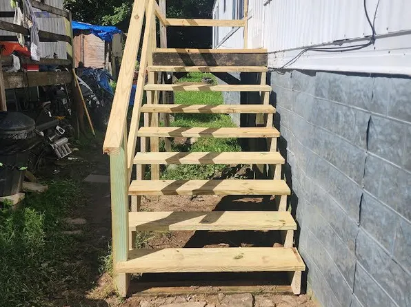 1066 Cloverhill Rd, Tazewell, VA 24651