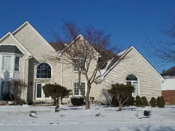 43341 Tuscany Dr, Sterling Heights, MI 48314