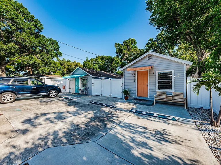 918 Hawkins St — Photo 34