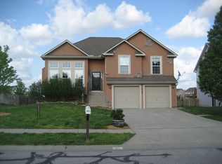 625 S Stone Creek Dr, Gardner, KS 66030