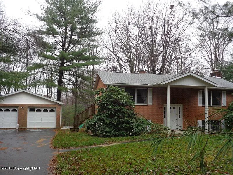 2537 Skyway Dr photo 1