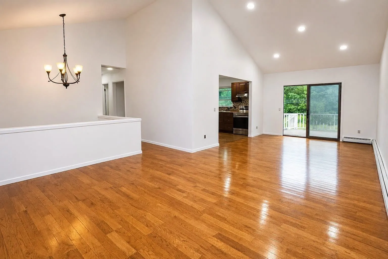 Easton St, Ronkonkoma — Photo 4