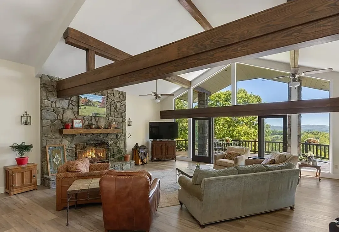 4 bed, $4,000 — Photo 2