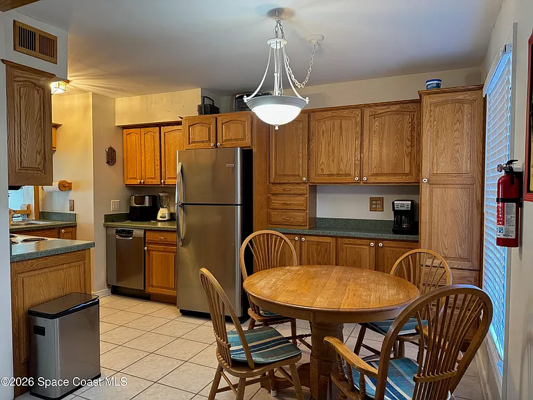 917 Jamestown Ave #100 — Photo 29