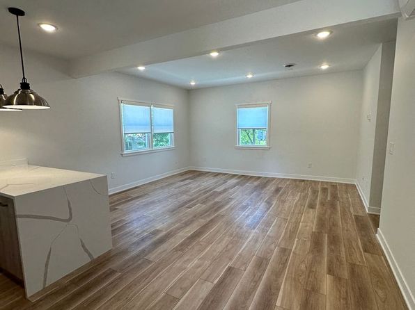 212 N Foster Ave APT 2