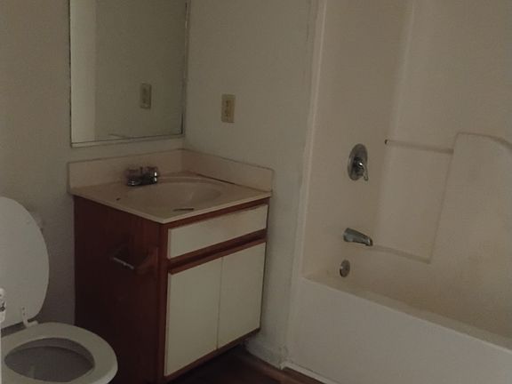 4th image of 405 Farmer Rd #5-L