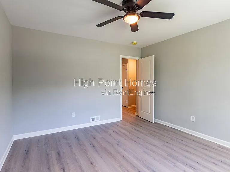 400 Gallery Ln #B-7 — Photo 12