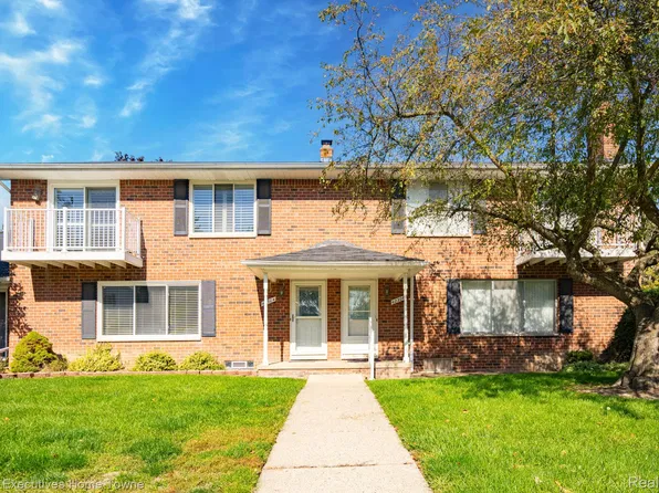42304 Toddmark Ln, Clinton Township, MI 48038