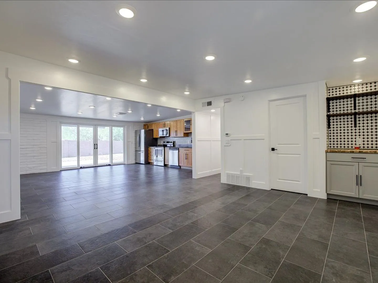 3 Bedroom 2 Bathroom — Photo 3