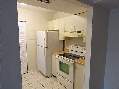 3rd image of 560 NW 114th Ave APT 103