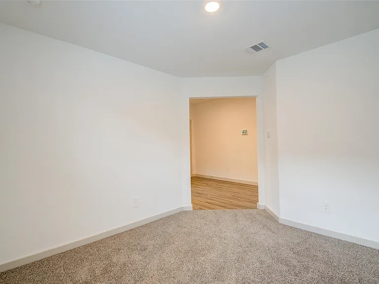 7911 Murciana Dr — Photo 11
