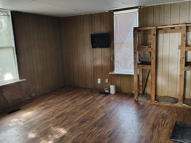 578 S Court St — Photo 7