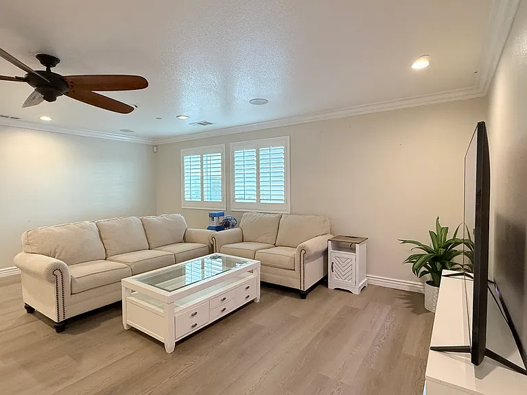 Cascade Dr — Photo 18