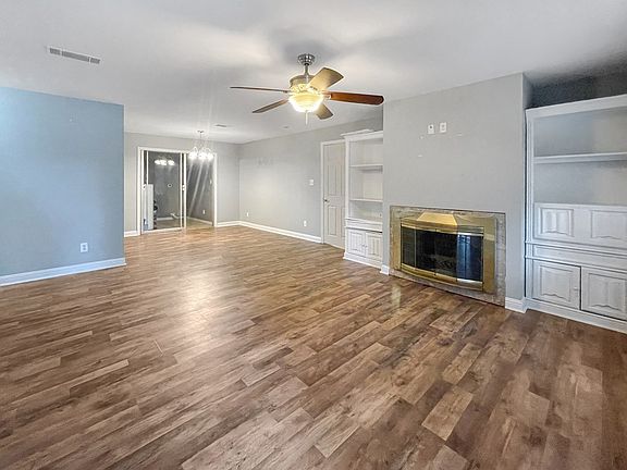 3rd image of 144 Creekside Dr