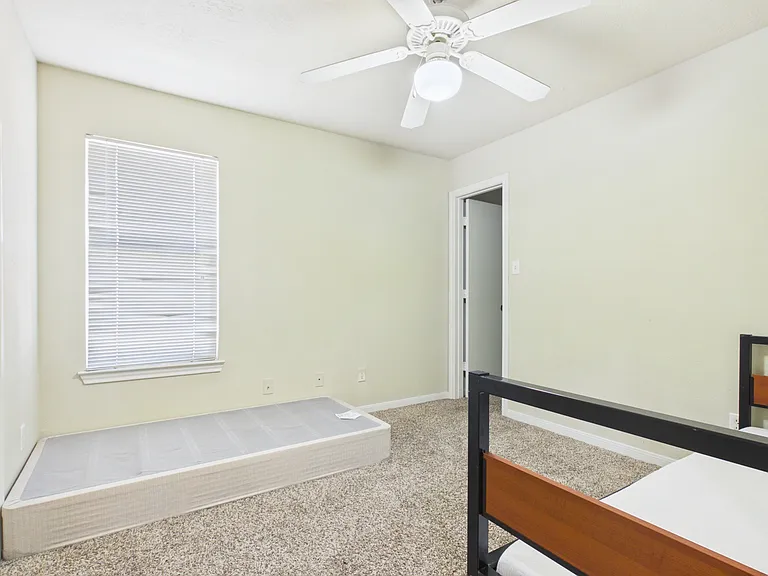 513 Camp Ct — Photo 18