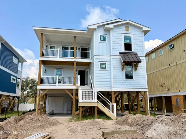 206 W Pelican Drive, Oak Island, NC 28465