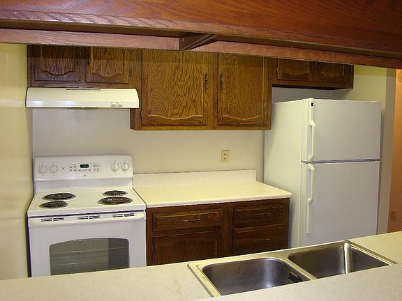 4th image of 1414 Bradley Dr