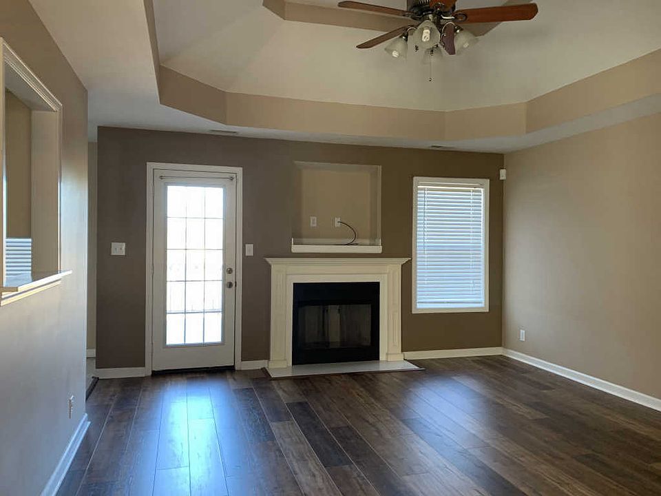 1st image of 702 Superior Ln