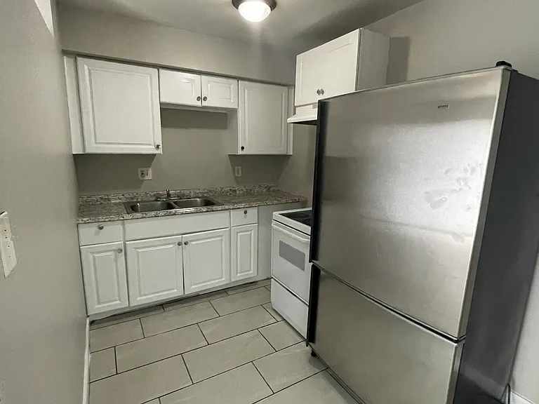 2208 Sunrise Ave #3 — Photo 1