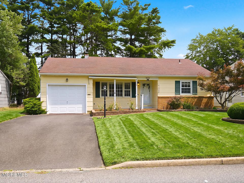 1st image of 943 Edgebrook Drive N