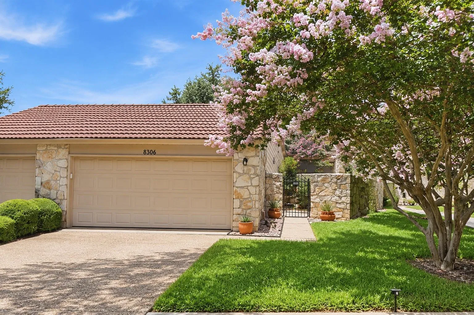 3 bed, 2.5 bath, 1904 sqft, $3,270 — Photo 1
