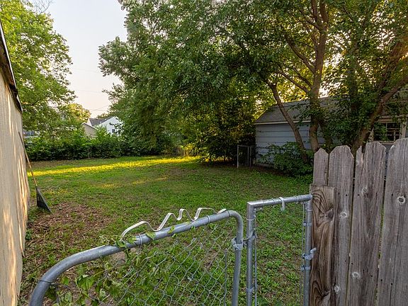3rd image of 333 W Jewell Ave