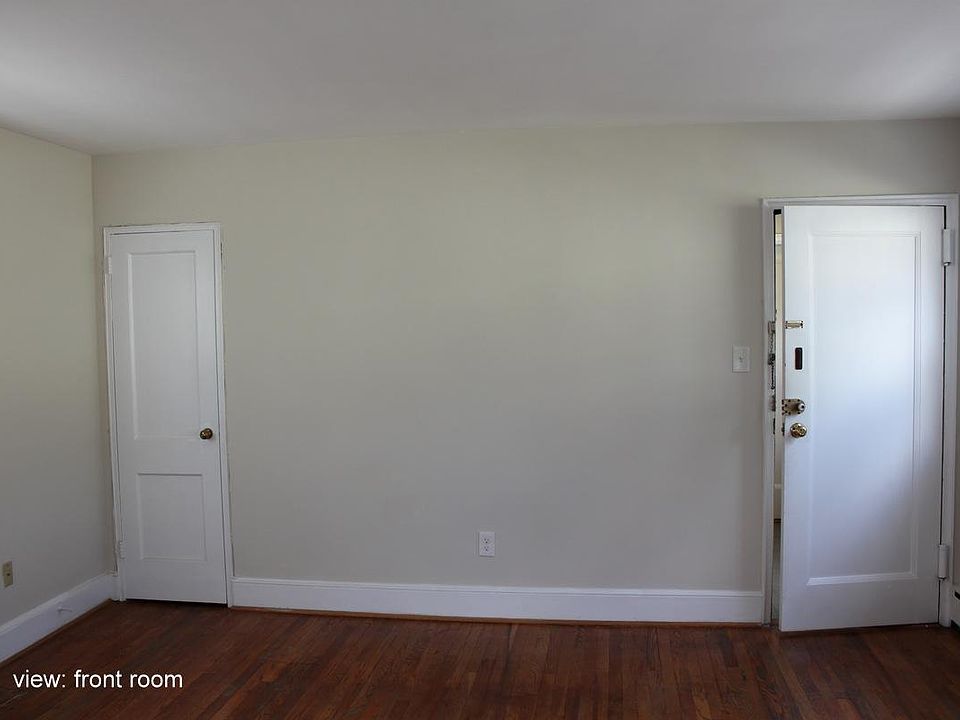 view of the enty area from the kitchen area