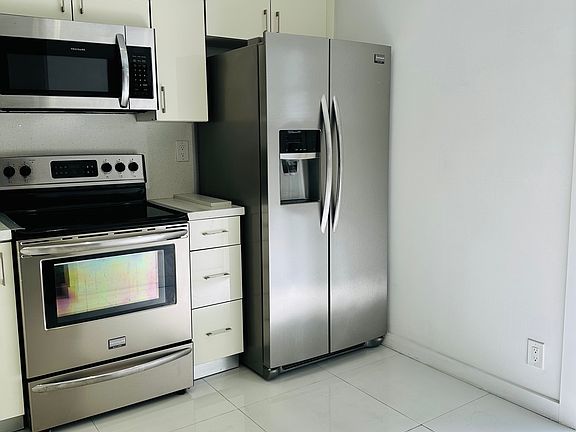 5th image of 20400 W Country Club Dr APT 414