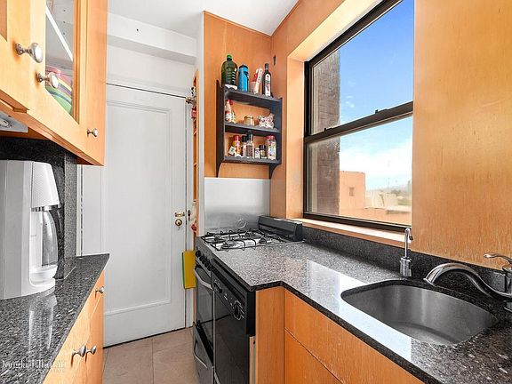 2nd image of 333 E 43rd St APT 720