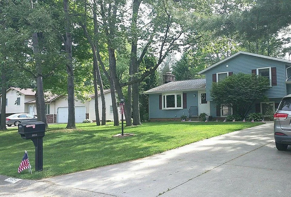 5054 Johnnycake Rdg NE photo 1